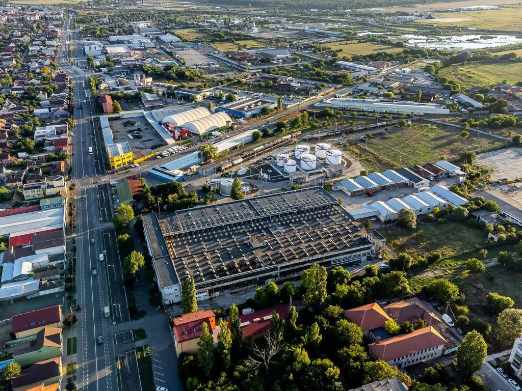 4.049 mp Hale industriale în Arad, aproape de A1