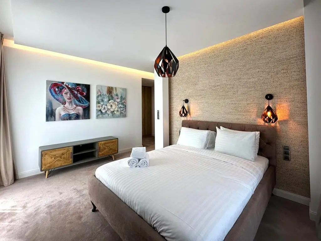 Inchiriem penthouse LUX 4 camere cu terasa de 122 mp zona Coresi