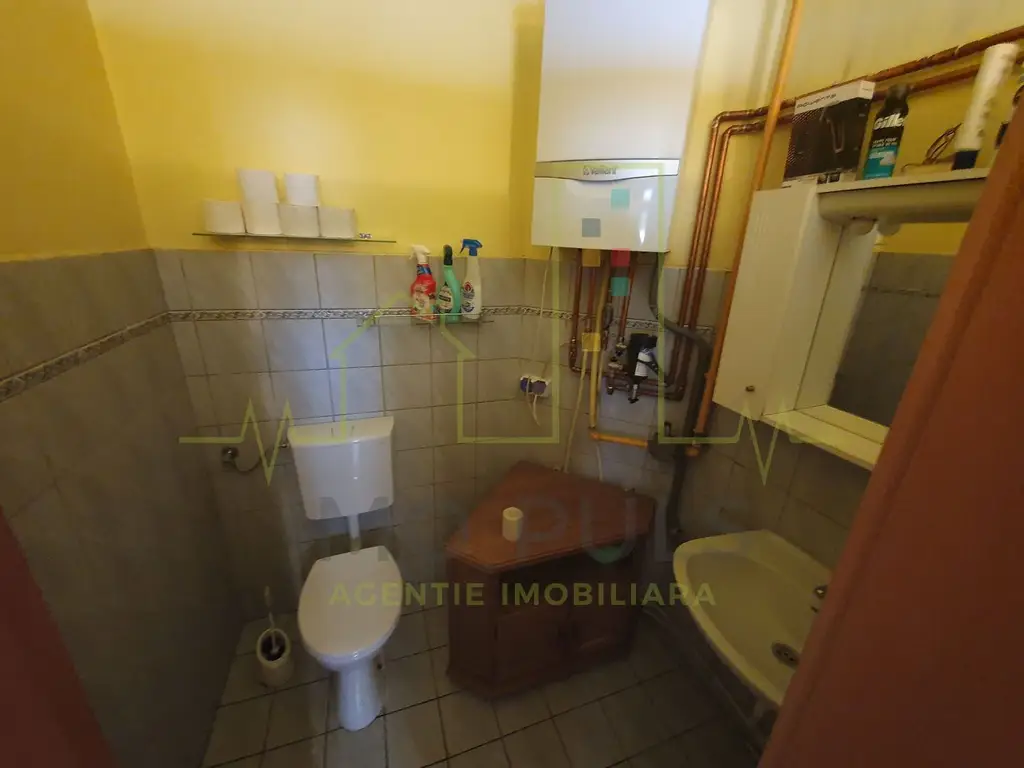 Casa individuala. 2 fronturi de pe 2 strazi (fata-spate)