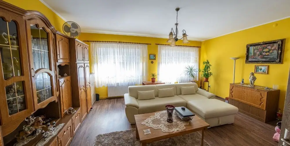 BRASADAS vinde casă cu etaj in zona Titulescu.