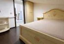 Apartament cu 2 camere la mansardă, complet mobilat și utilat