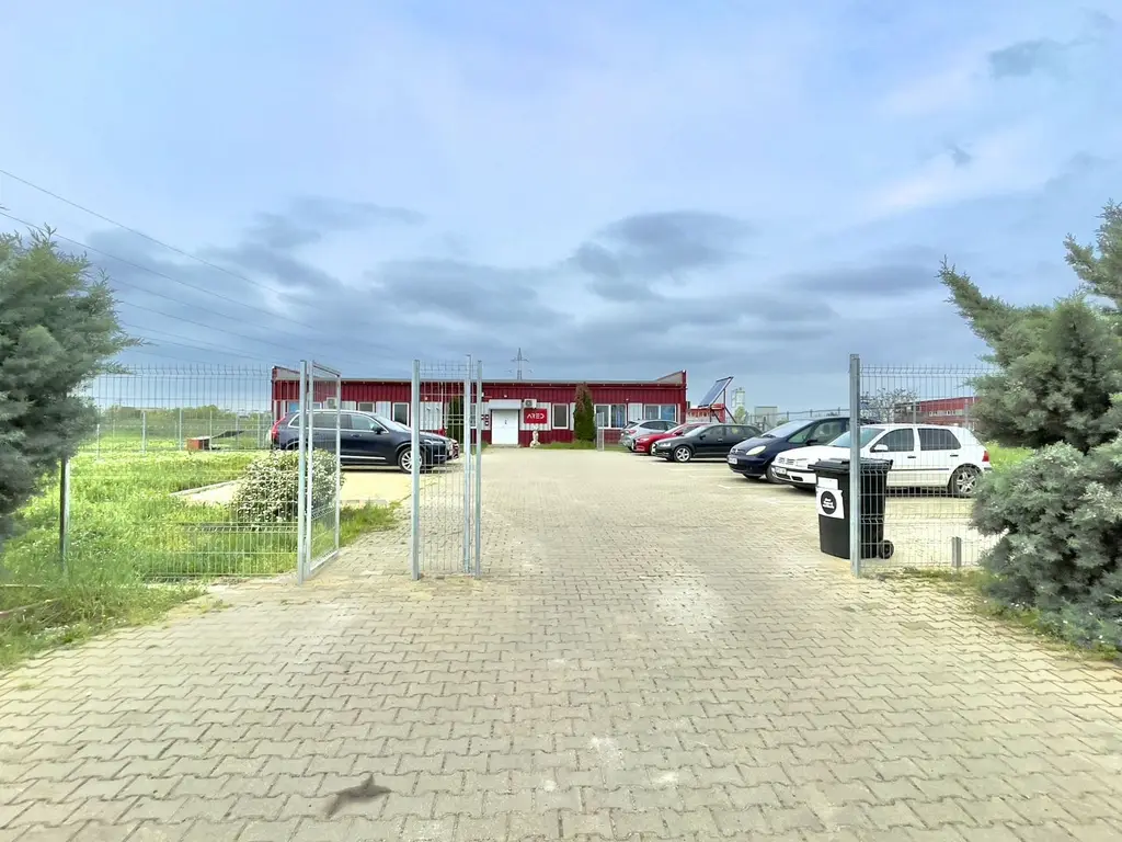 Cladire birouri - spațiu comercial cu parcări în incintă privată