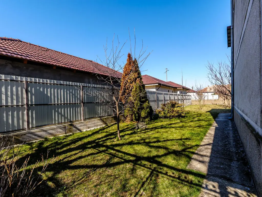 Preț NOU! Casa P+2 în zona centrală Chișineu-Criș