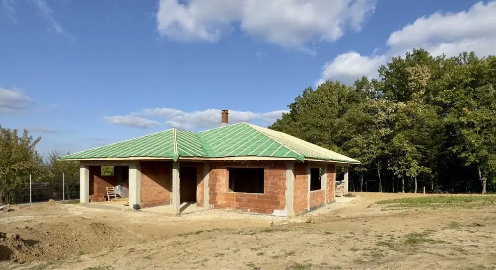 Vând casă plan parter cu garaj langa padurea Barnova