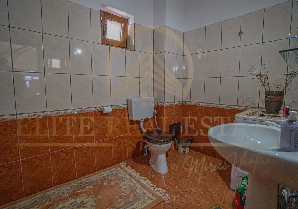 Agigea - Vila D+P+1E+M pe un teren de 772 mp cu o deschidere de 21,46 m.