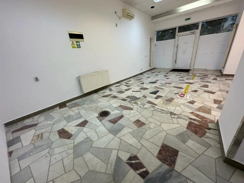 PROPRIETAR vand spatiu comercial pe Stefan Cel Mare