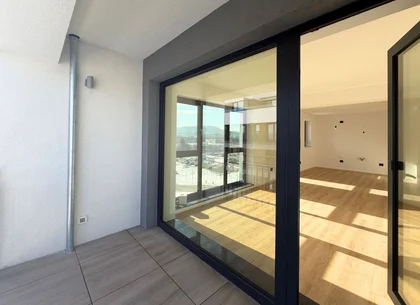 Kasper vânzare apartament de lux 2 camere nelocuit vedere libera spre Tâmpa