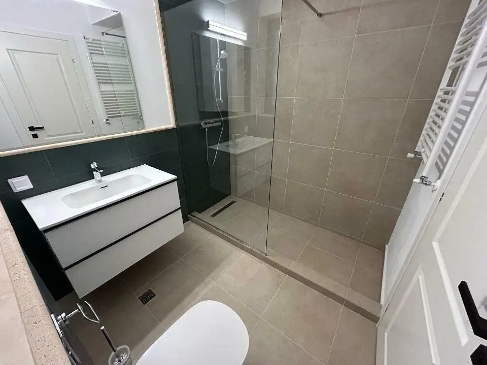 BRASADAS închiriază Vila Lux 4 Cam Aviatiei-Cart. H. Coanda.