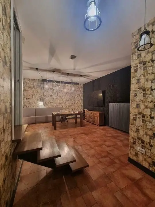 Apartament 6 camere, gradina privata