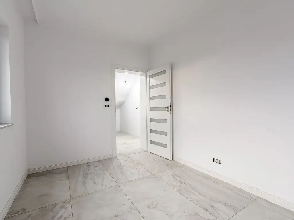 Vilă nouă cu terasă panoramică – design premium, 4 dormitoare, în Gai