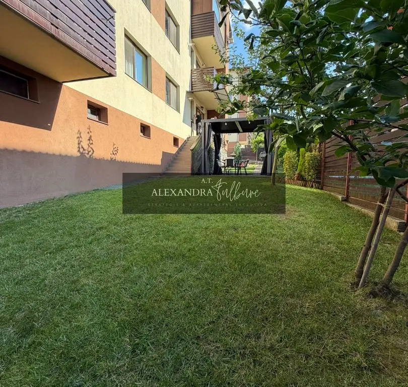 Apartament 3 camere, curte, boxa, parcare, Sub Cetate