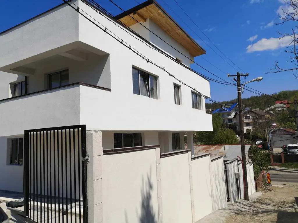 Imobiliare, Vând Apartament Iași 4 camere in vila noua, aproape de UMF