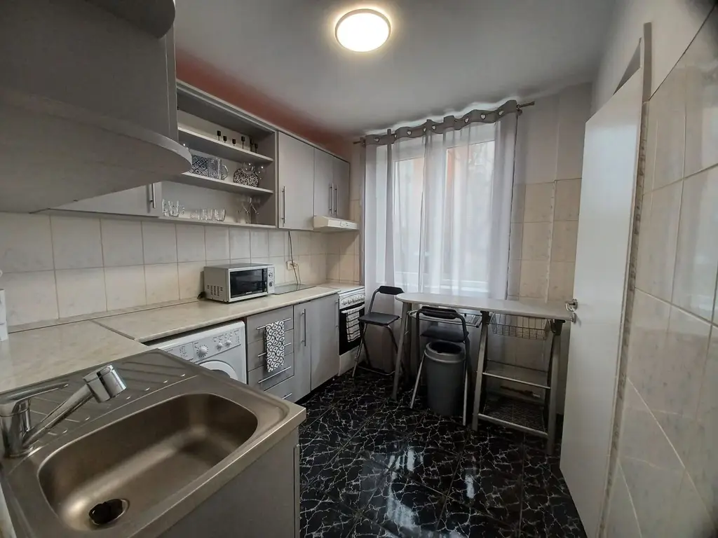 Chirie, 2 dormitoare, str. Sovata. 400 E/lună negociabil. Comision 0.