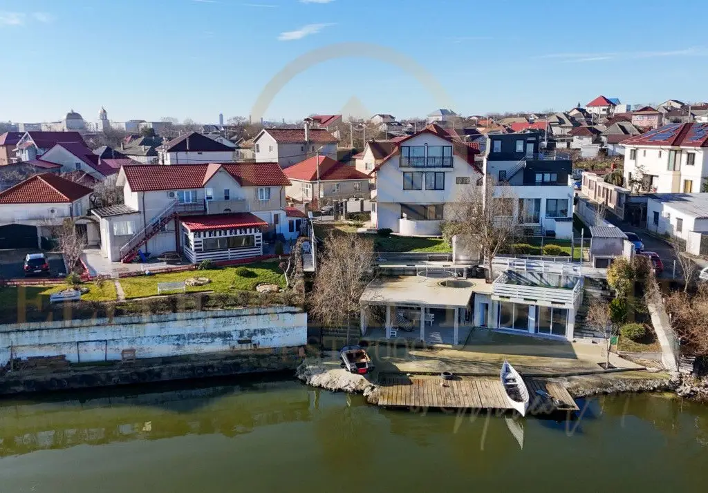 Năvodari - Casă exclusivistă cu ponton privat – Primul rând la lac