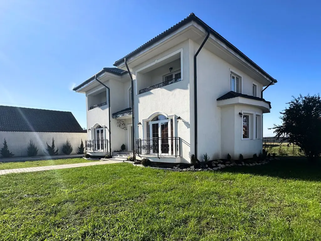 Vânzare casă 5 camere nouă elegantă și spațioasă în Hărman