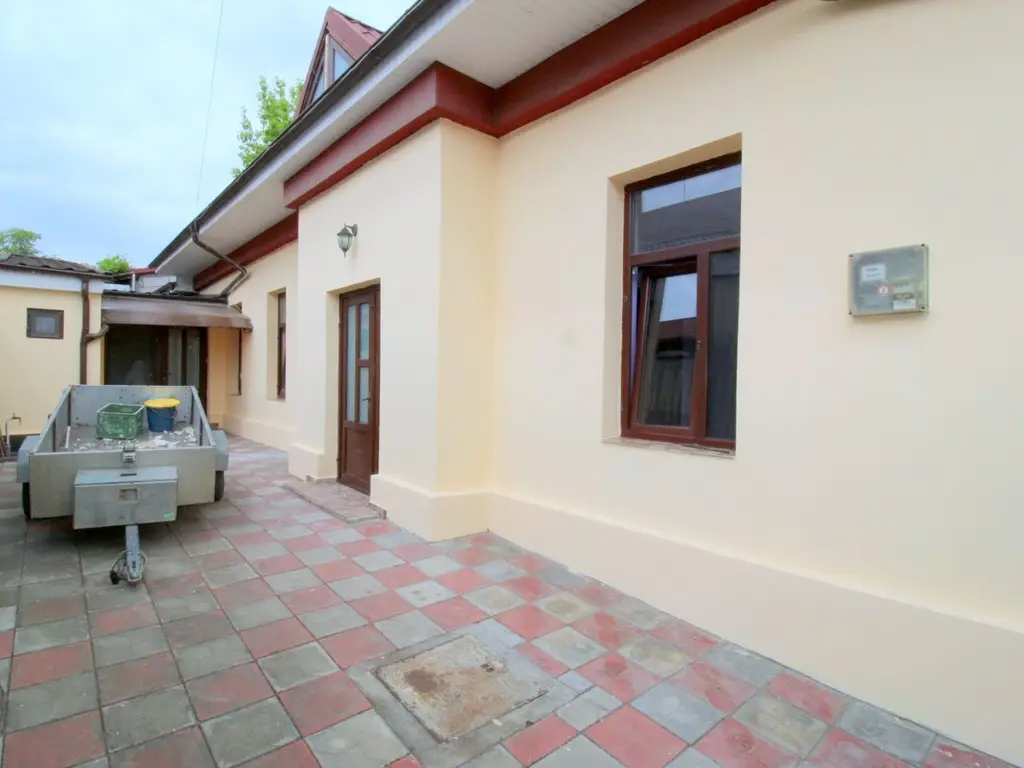 De vanzare casa cu 3 camere, zona Port, 64.000 euro
