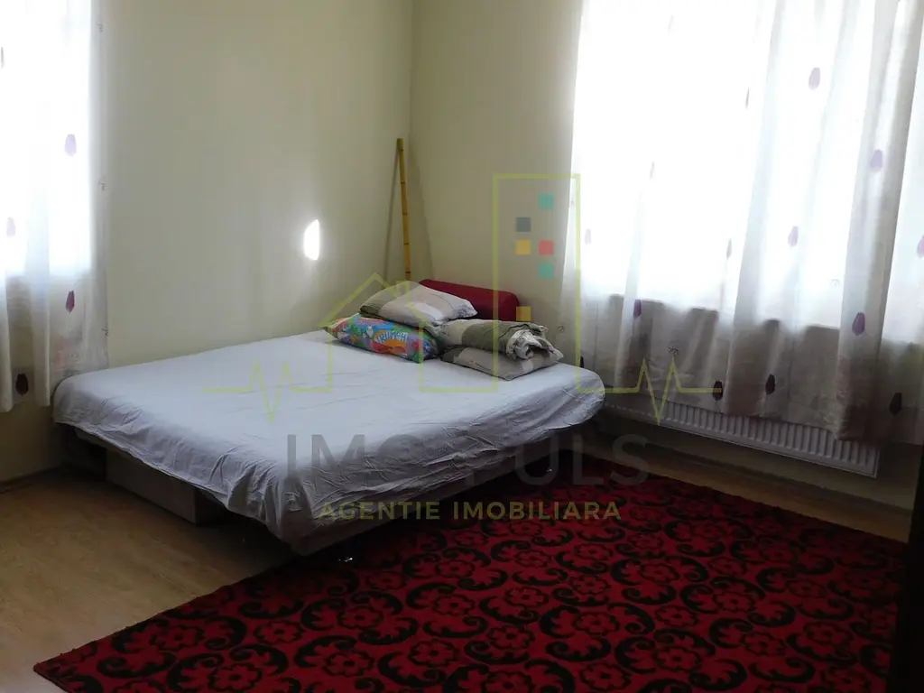 Casa individuala. 2 fronturi. Pozitie buna.