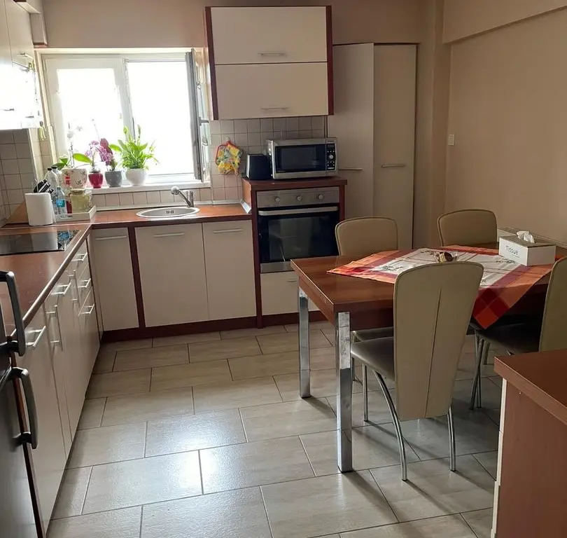 BRASADAS vinde ap 4 cam etajul 4/8 pe Blaga.