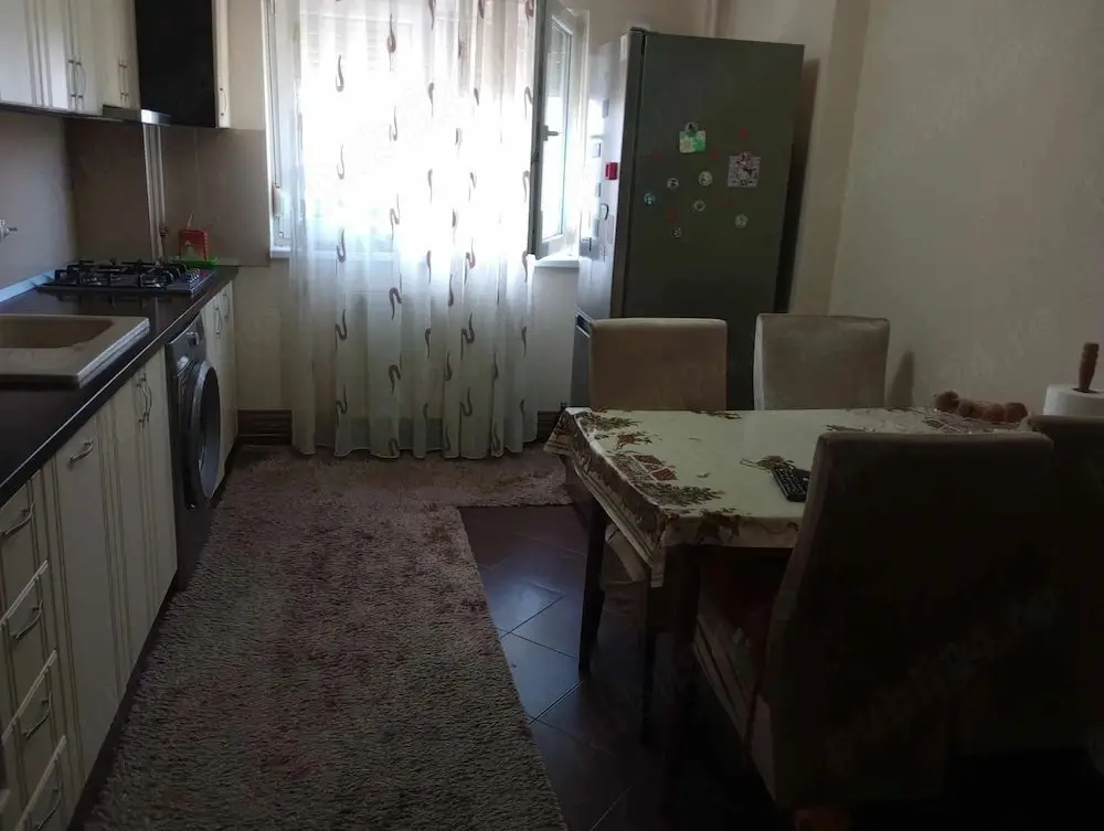 BRASADAS vinde ap 2 cam decomandat pe Careiului in Micro 16.