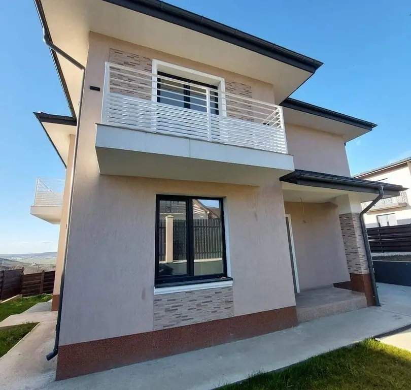 Ag BRASADAS vinde Casa P+1 in MIROSLAVA.