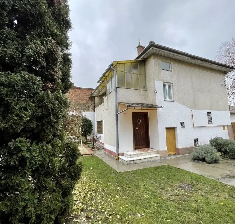 BRASADAS vinde casa cu 3 cam și teren 3 ari zona TITULESCU.