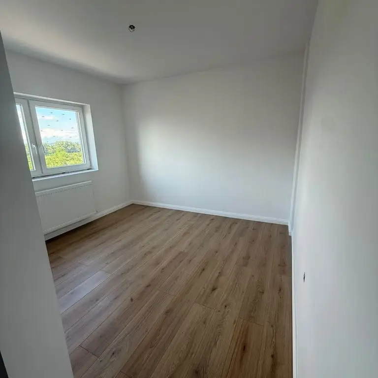 BRASADAS vinde ap 3 cam etaj 7/8 Micro 17 – Recent renovat.
