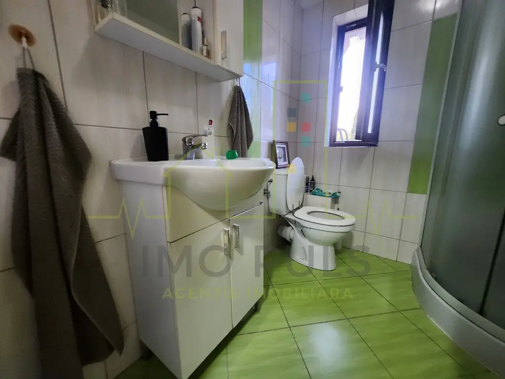 Apartament in vila cu curte mare. Parter.