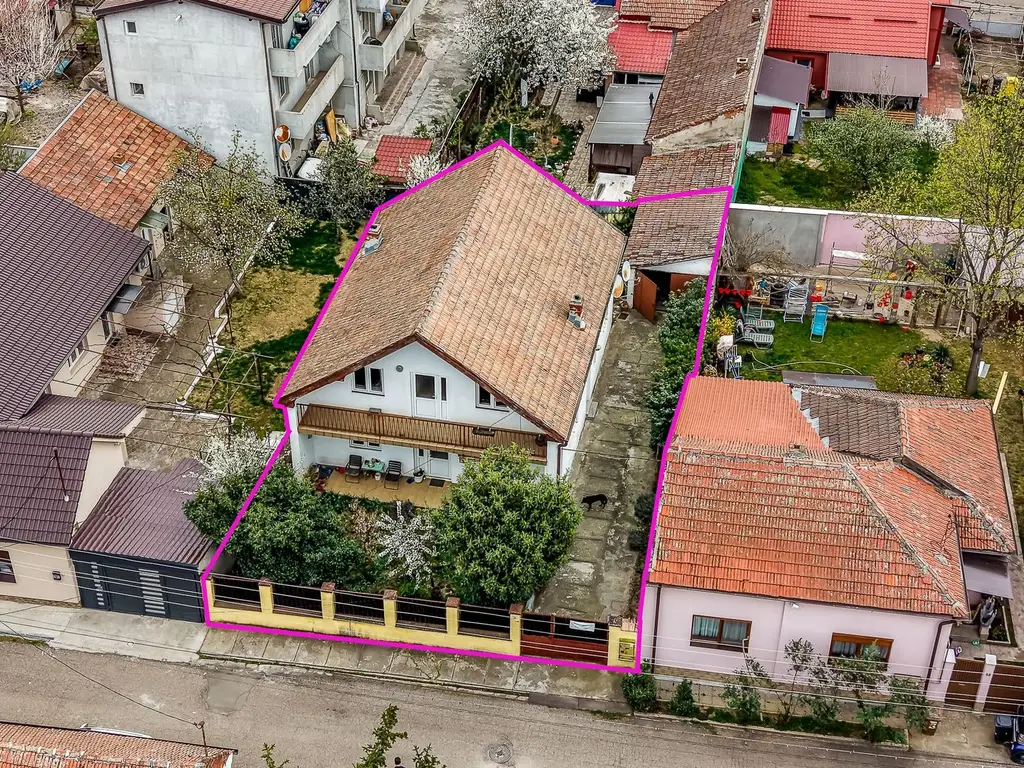 Casă construită în anul 2000, cu 5 camere Aradul Nou, Zona Tabacovici.