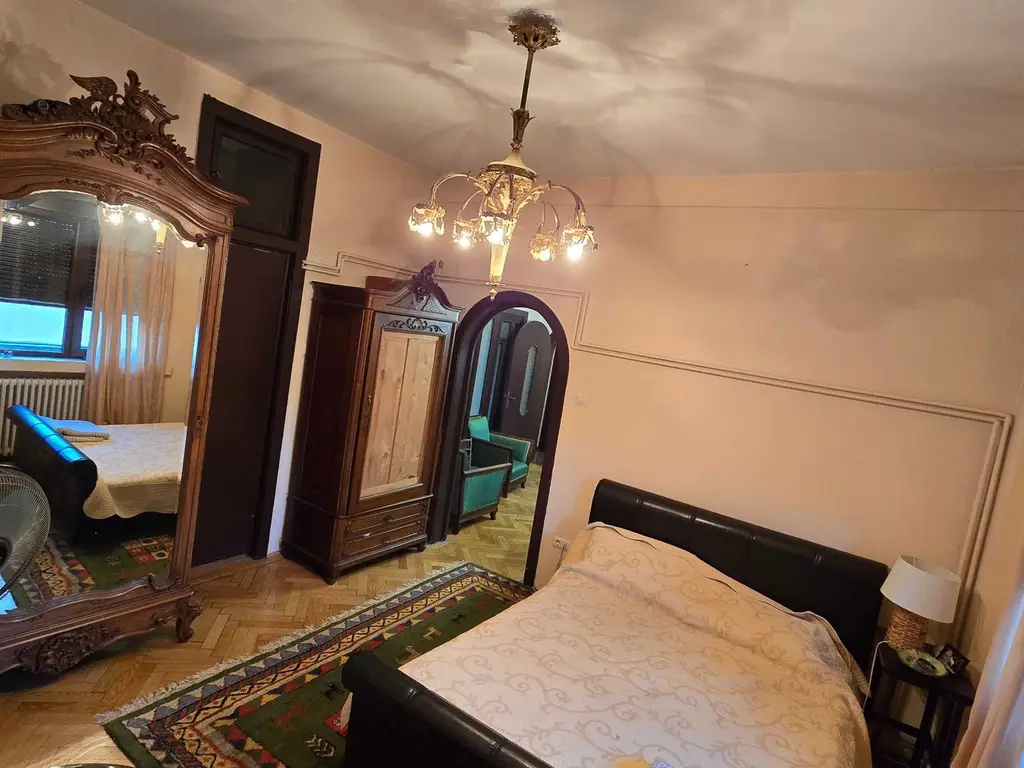 Apartament în bloc interbelic - 3 Camere - 2 balcoane - 203.000 €