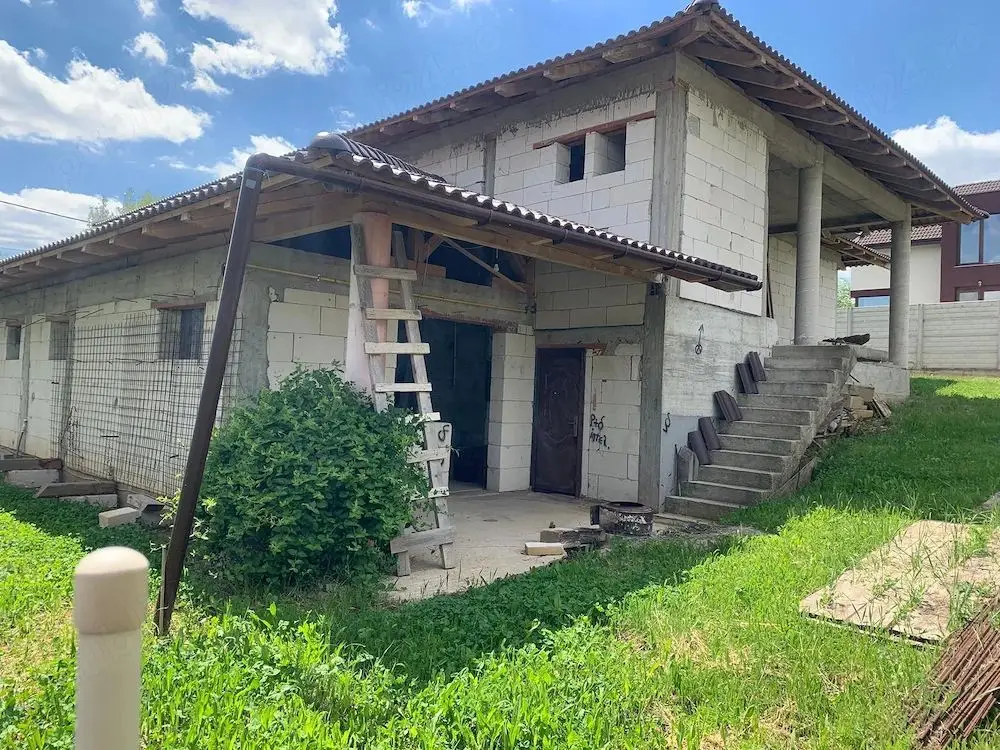 Casă la roșu, – Oradea, str. Caișilor. 175 000 E . Comision 0