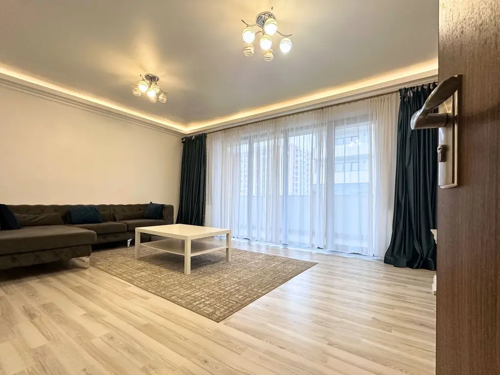 Vând apartament 3 camere 3 minute de Coresi complex ISARAN