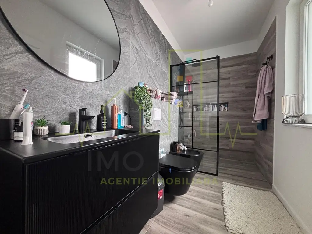 Duplex la cheie. 3 bai. 5 camere. La 4 minute de Timisoara.