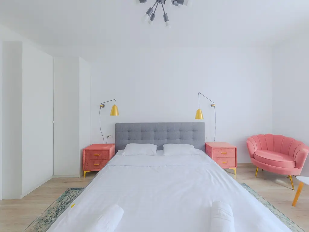 Apartament 3 camere, ultracentral, Oradea. 287 000 E. Comision 0