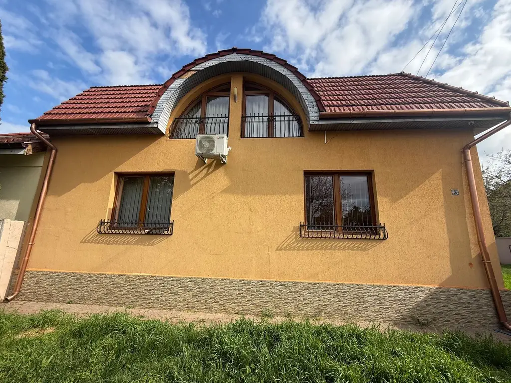 BRASADAS vinde casa 7 cam 11 ari teren renovată integral.