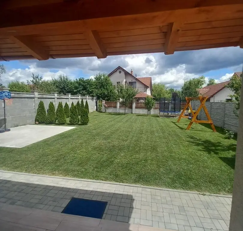 BRASADAS vinde casa NOUA cu etaj în zona UNIRII.