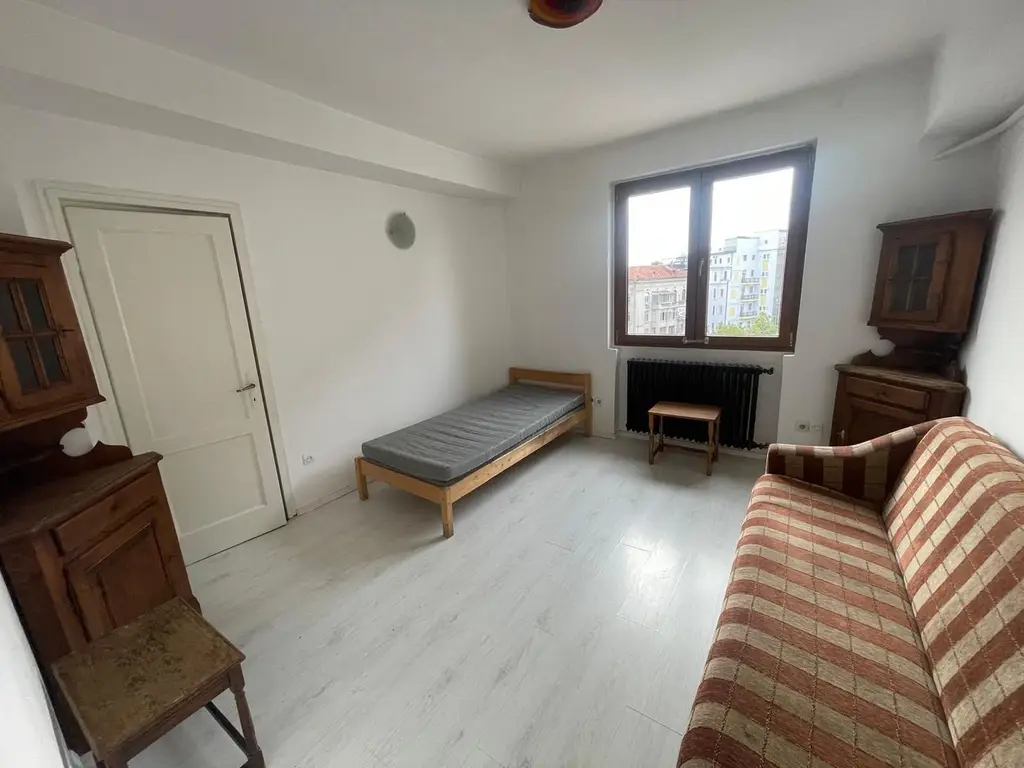 Central Coltea apartament 3 cmaere de inchiriat