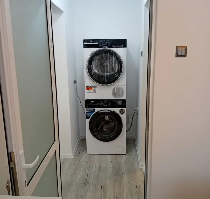 Vanzare - apartament cu 3 camere, Micro 16, renovat, mobilat nou