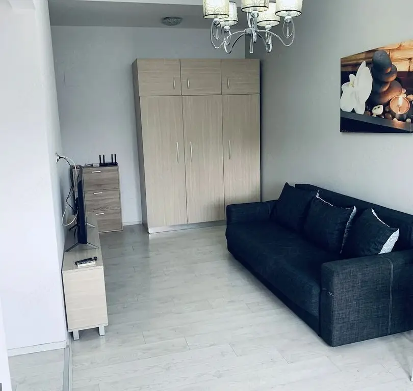De inchiriat apartament cu o camera Centru, 280 euro