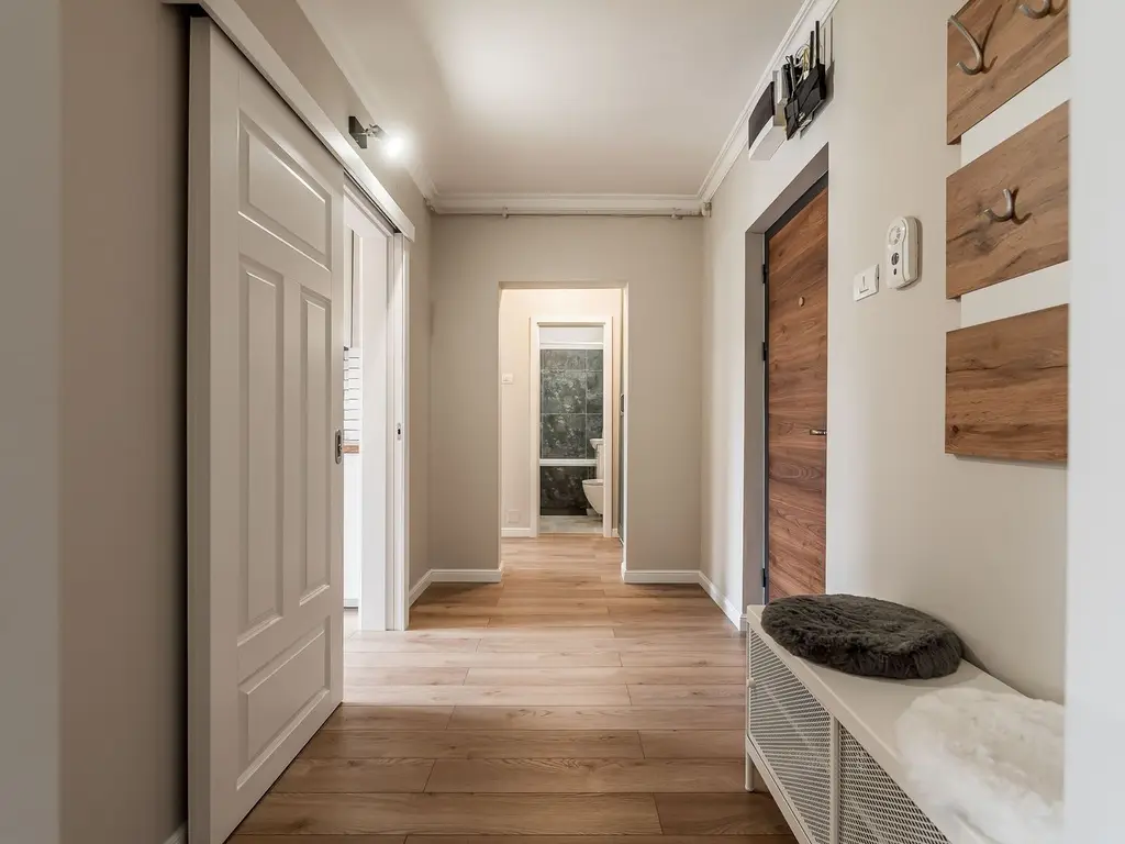 Apartament ultrafinisat la cheie cu 2 camere decomandat Piata Mica