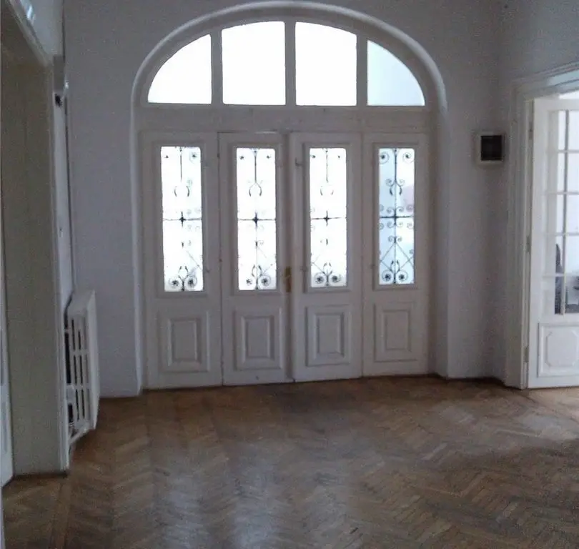 Cișmigiu, Vila interbelica eleganta D+P+1, curte