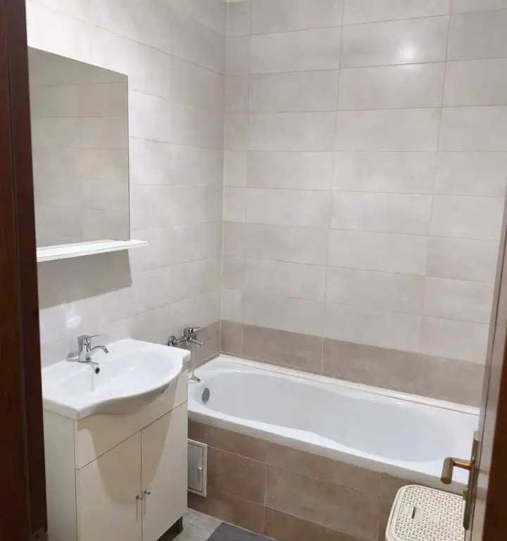 Apartament 2 camere decomandat de vânzare