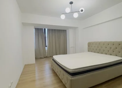 BRASASDAS vinde Ap 2 cam etaj 4/8 pe Bd Unirii.