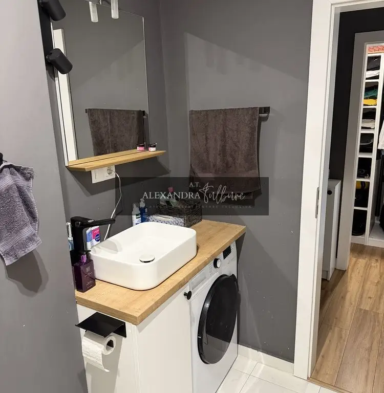 Apartament 2 camere, balcon, 2 parcari, BMW