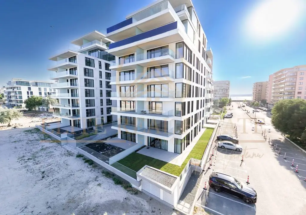 Stațiunea Mamaia - Vânzare apartament cu 2 camere, 2 bai cu vedere la mare.