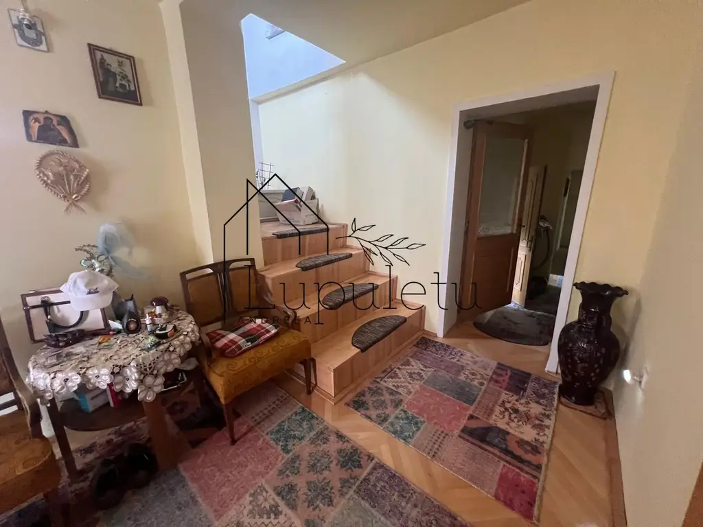 Casă de Vanzare | 200 MPU | Teren 305 MPU | Ultracentral