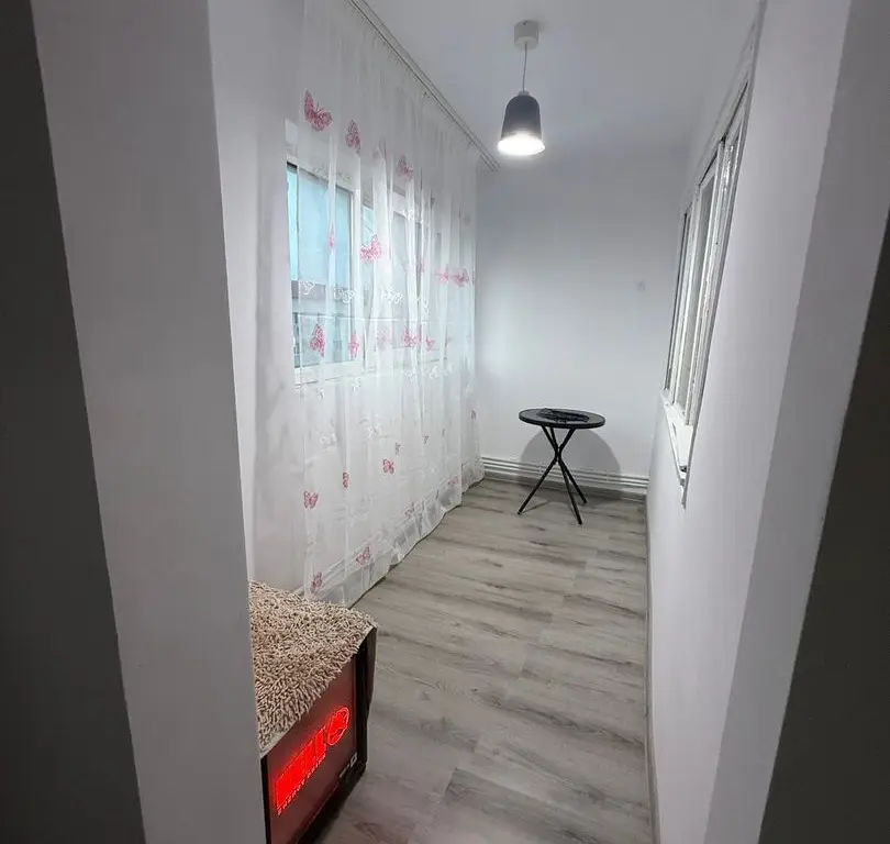 De vanzare apartament cu 2 camere, etaj 4/4, recent renovat, 33.000 euro