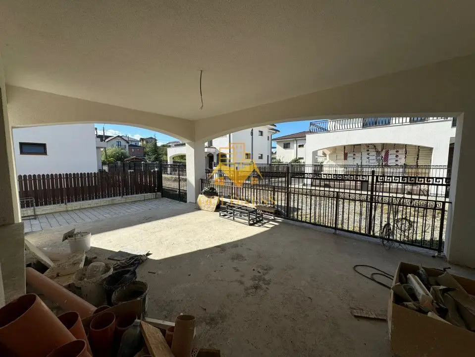 Casa 4 Camere Semifinisata, 2 Garaje, Curte 450mp, Terase 93mp, Dezmir