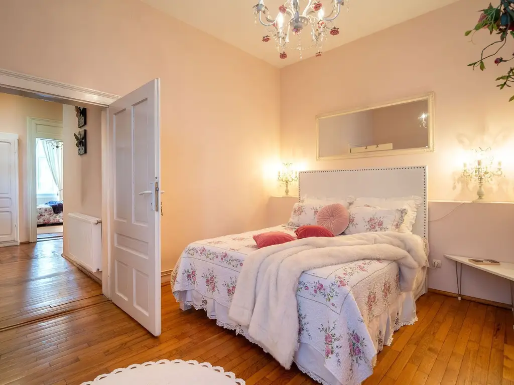Apartament 4 cam, ultracentral, 170 mp. 289.000 E neg. Comision 0