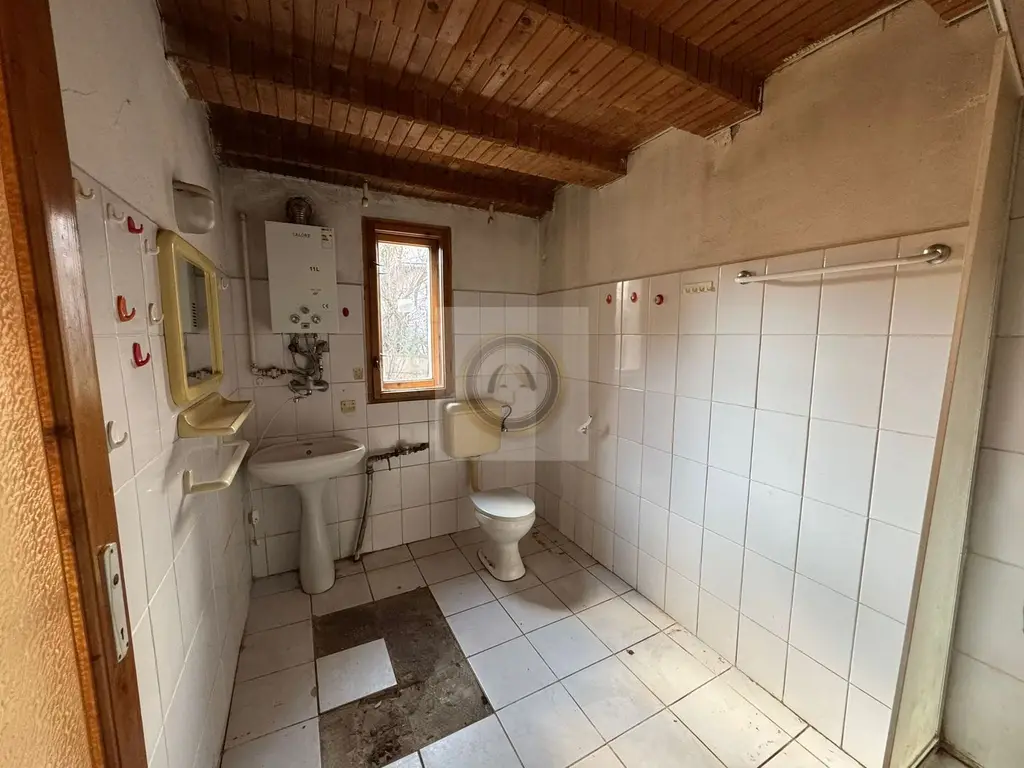 Teren și casă de vânzare în Miercurea Ciuc (central, strada Leliceni)