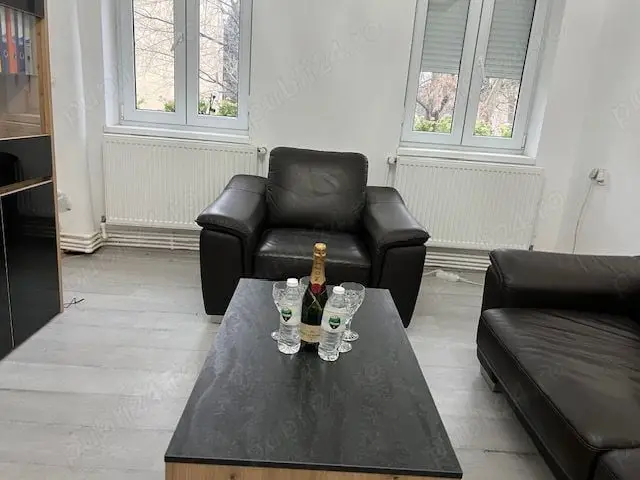 BRASADAS închiriază ap 2 cam etaj 1/2 in vila pe Victoriei.